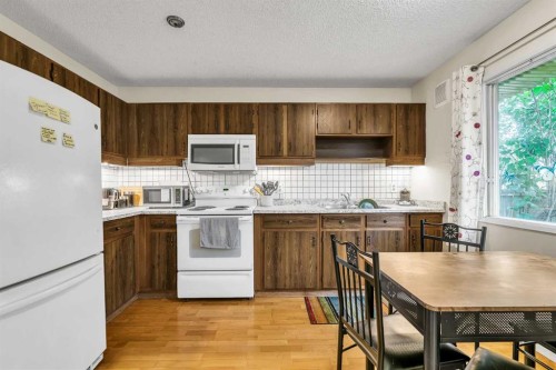 151 Midbend Place Se, Calgary, AB - Indoor Photo Showing Kitchen