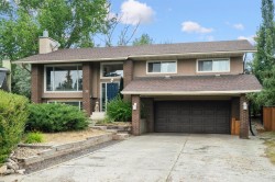12 Glenwood Court  Cochrane, AB T4C 1H4