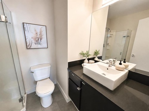 2807 29 Street Sw, Calgary, AB - Indoor Photo Showing Bathroom