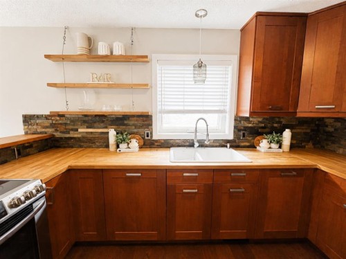 2807 29 Street Sw, Calgary, AB - Indoor Photo Showing Kitchen