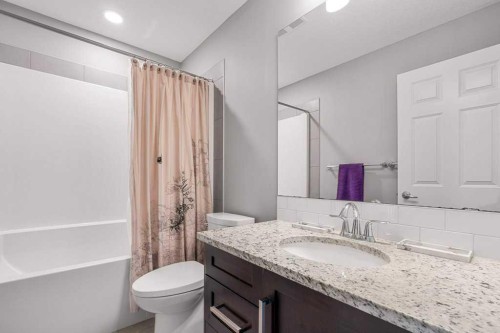471 Canals Boulevard Sw, Airdrie, AB - Indoor Photo Showing Bathroom