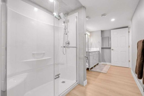 471 Canals Boulevard Sw, Airdrie, AB - Indoor Photo Showing Bathroom