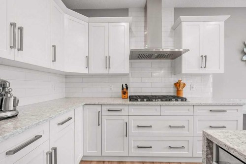 471 Canals Boulevard Sw, Airdrie, AB - Indoor Photo Showing Kitchen With Upgraded Kitchen