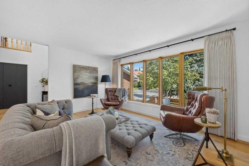 15 Woodacres Way Sw, Calgary, AB 