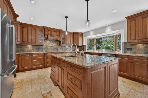 15 Woodacres Way Sw, Calgary, AB 