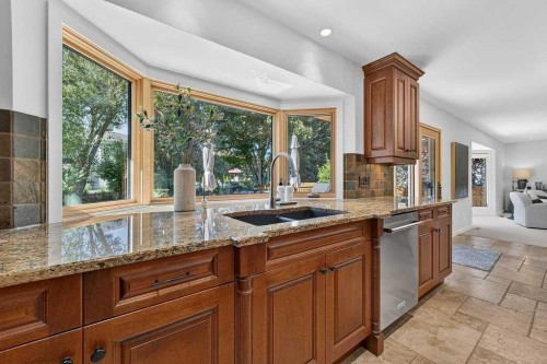 15 Woodacres Way Sw, Calgary, AB 