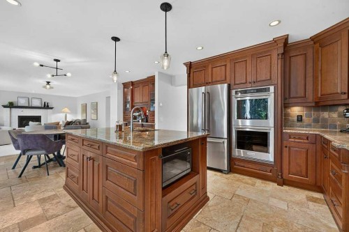 15 Woodacres Way Sw, Calgary, AB 