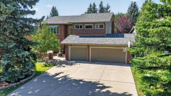 15 Woodacres Way SW Calgary, AB T2W 4W2