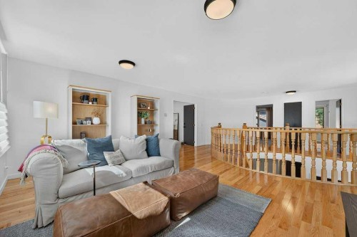 15 Woodacres Way Sw, Calgary, AB 