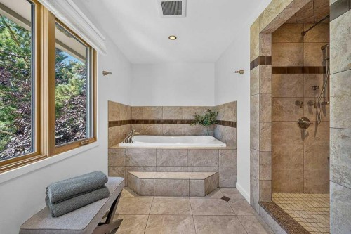 15 Woodacres Way Sw, Calgary, AB 