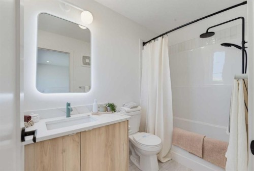 266 Greystone Boulevard, Cochrane, AB - Indoor Photo Showing Bathroom