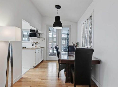 247 Simons Road Nw, Calgary, AB - Indoor