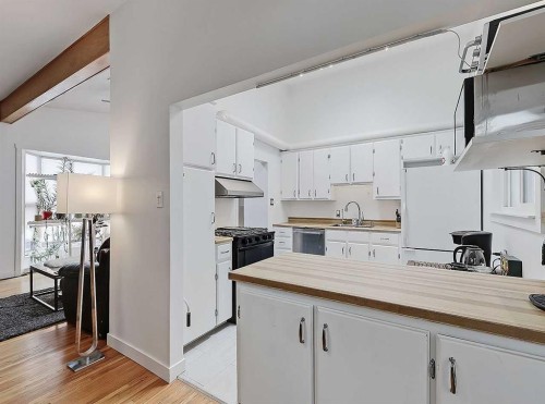 247 Simons Road Nw, Calgary, AB - Indoor Photo Showing Kitchen