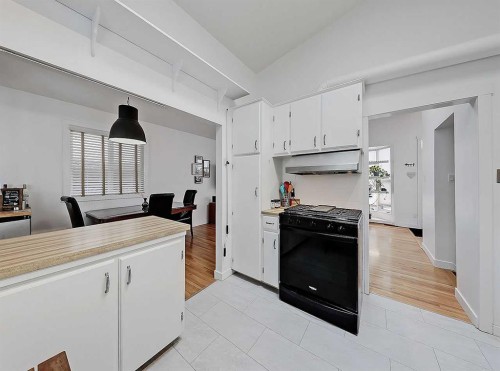 247 Simons Road Nw, Calgary, AB - Indoor Photo Showing Kitchen
