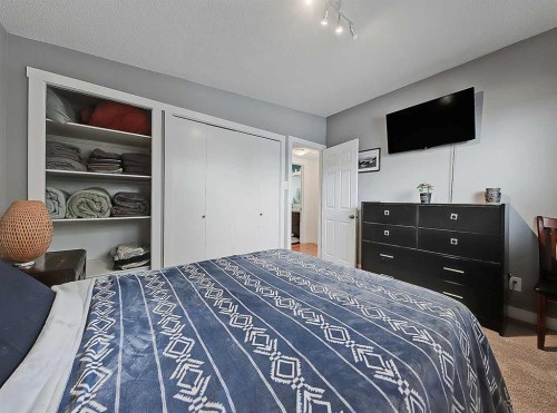 247 Simons Road Nw, Calgary, AB - Indoor Photo Showing Bedroom
