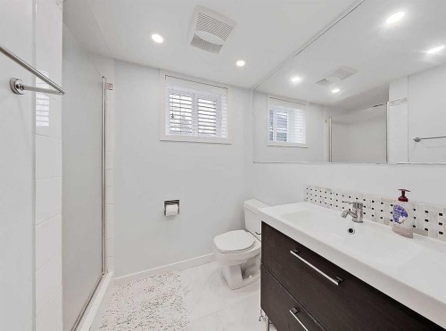 247 Simons Road Nw, Calgary, AB - Indoor Photo Showing Bathroom