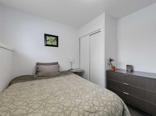 247 Simons Road Nw, Calgary, AB - Indoor Photo Showing Bedroom