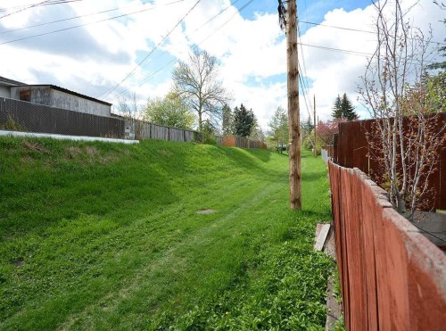 247 Simons Road Nw, Calgary, AB - Outdoor