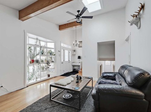 247 Simons Road Nw, Calgary, AB - Indoor Photo Showing Living Room