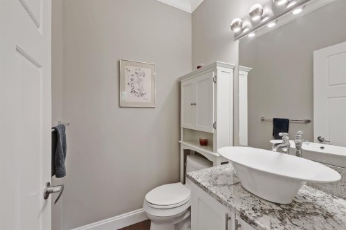 2639 27 Street Sw, Calgary, AB - Indoor Photo Showing Bathroom