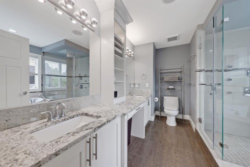 2639 27 Street Sw, Calgary, AB - Indoor Photo Showing Bathroom