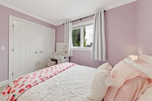 2639 27 Street Sw, Calgary, AB - Indoor Photo Showing Bedroom