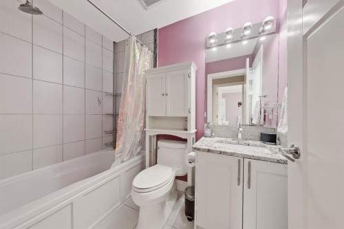 2639 27 Street Sw, Calgary, AB - Indoor Photo Showing Bathroom