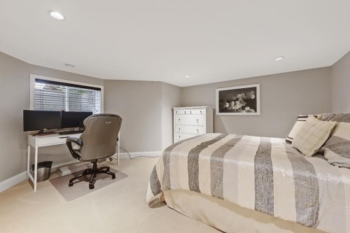 2639 27 Street Sw, Calgary, AB - Indoor Photo Showing Bedroom