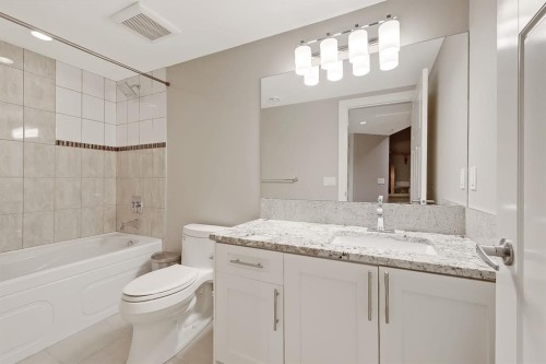 2639 27 Street Sw, Calgary, AB - Indoor Photo Showing Bathroom
