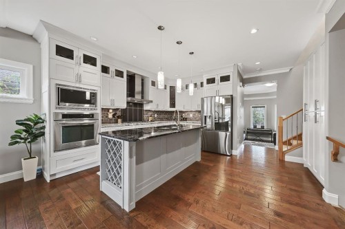 2639 27 Street Sw, Calgary, AB - Indoor Photo Showing Kitchen With Upgraded Kitchen