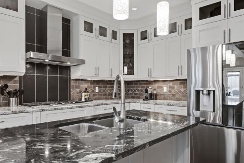 2639 27 Street Sw, Calgary, AB - Indoor Photo Showing Kitchen With Double Sink With Upgraded Kitchen