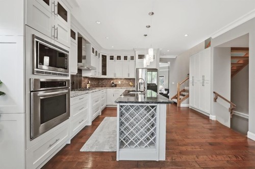 2639 27 Street Sw, Calgary, AB - Indoor Photo Showing Kitchen With Upgraded Kitchen