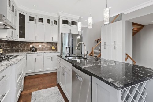 2639 27 Street Sw, Calgary, AB - Indoor Photo Showing Kitchen With Double Sink With Upgraded Kitchen
