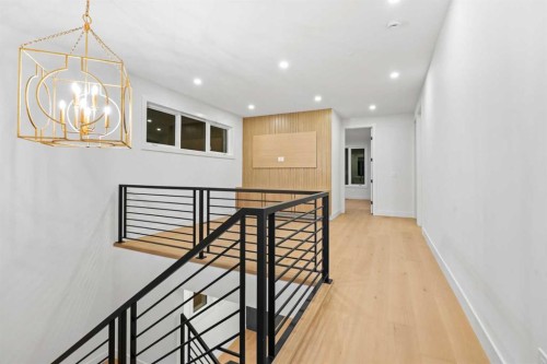 630 27 Avenue Ne, Calgary, AB - Indoor Photo Showing Other Room