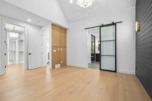 630 27 Avenue Ne, Calgary, AB - Indoor Photo Showing Other Room