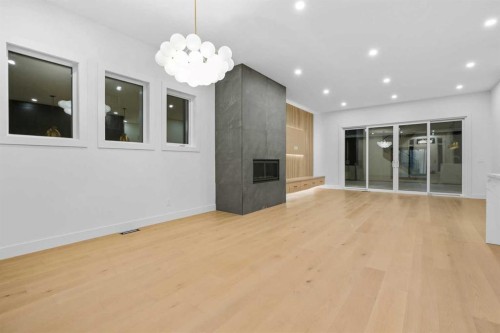 630 27 Avenue Ne, Calgary, AB - Indoor With Fireplace