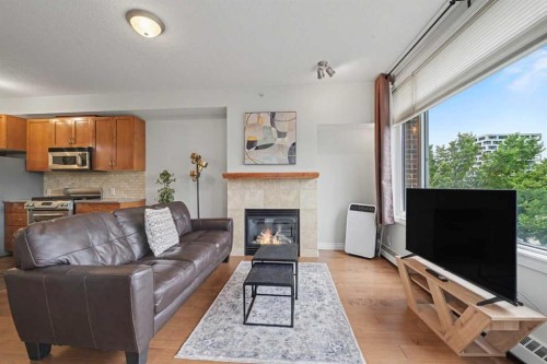310-930 Centre Avenue Ne, Calgary, AB - Indoor Photo Showing Living Room With Fireplace