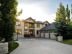 3221 77 Street SW Calgary, AB T3H 5M1