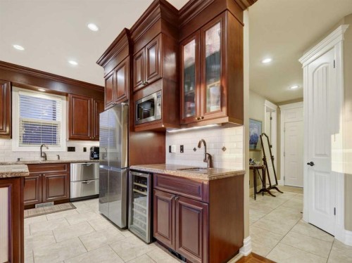 3221 77 Street Sw, Calgary, AB - Indoor Photo Showing Kitchen