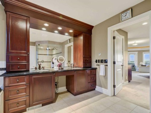 3221 77 Street Sw, Calgary, AB - Indoor Photo Showing Bathroom