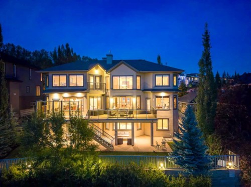 3221 77 Street Sw, Calgary, AB - Outdoor
