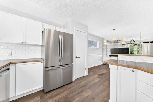 708 Tuscany Drive Nw, Calgary, AB - Indoor Photo Showing Kitchen