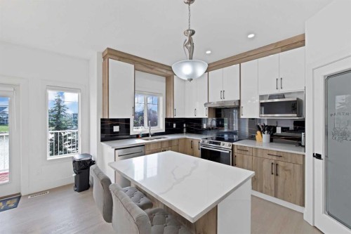 1125 Channelside Drive Sw, Airdrie, AB - Indoor Photo Showing Kitchen
