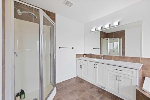 1125 Channelside Drive Sw, Airdrie, AB - Indoor Photo Showing Bathroom