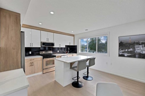 1125 Channelside Drive Sw, Airdrie, AB - Indoor Photo Showing Kitchen