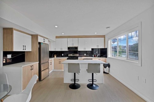 1125 Channelside Drive Sw, Airdrie, AB - Indoor Photo Showing Kitchen
