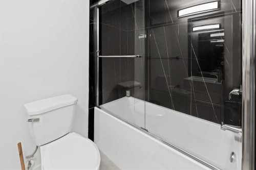 1125 Channelside Drive Sw, Airdrie, AB - Indoor Photo Showing Bathroom