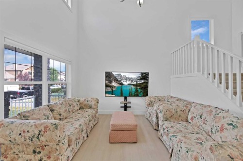 1125 Channelside Drive Sw, Airdrie, AB - Indoor Photo Showing Living Room