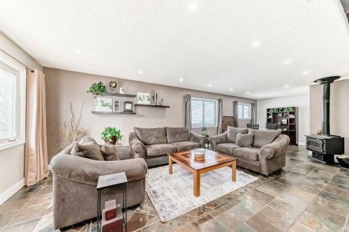 11 Huntstrom Place Ne, Calgary, AB - Indoor Photo Showing Living Room