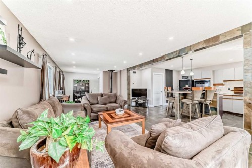 11 Huntstrom Place Ne, Calgary, AB - Indoor Photo Showing Living Room